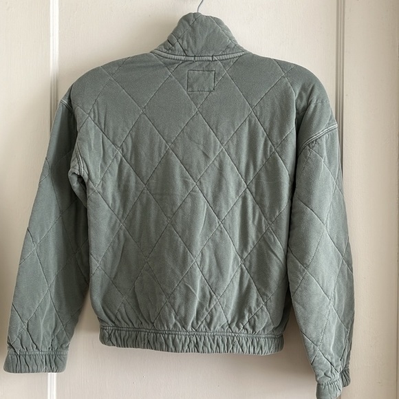Abercrombie Soft Garment Dyed Sage Green Quilted Cropped Zip Neck Sweatshirt - Picture 5 of 10